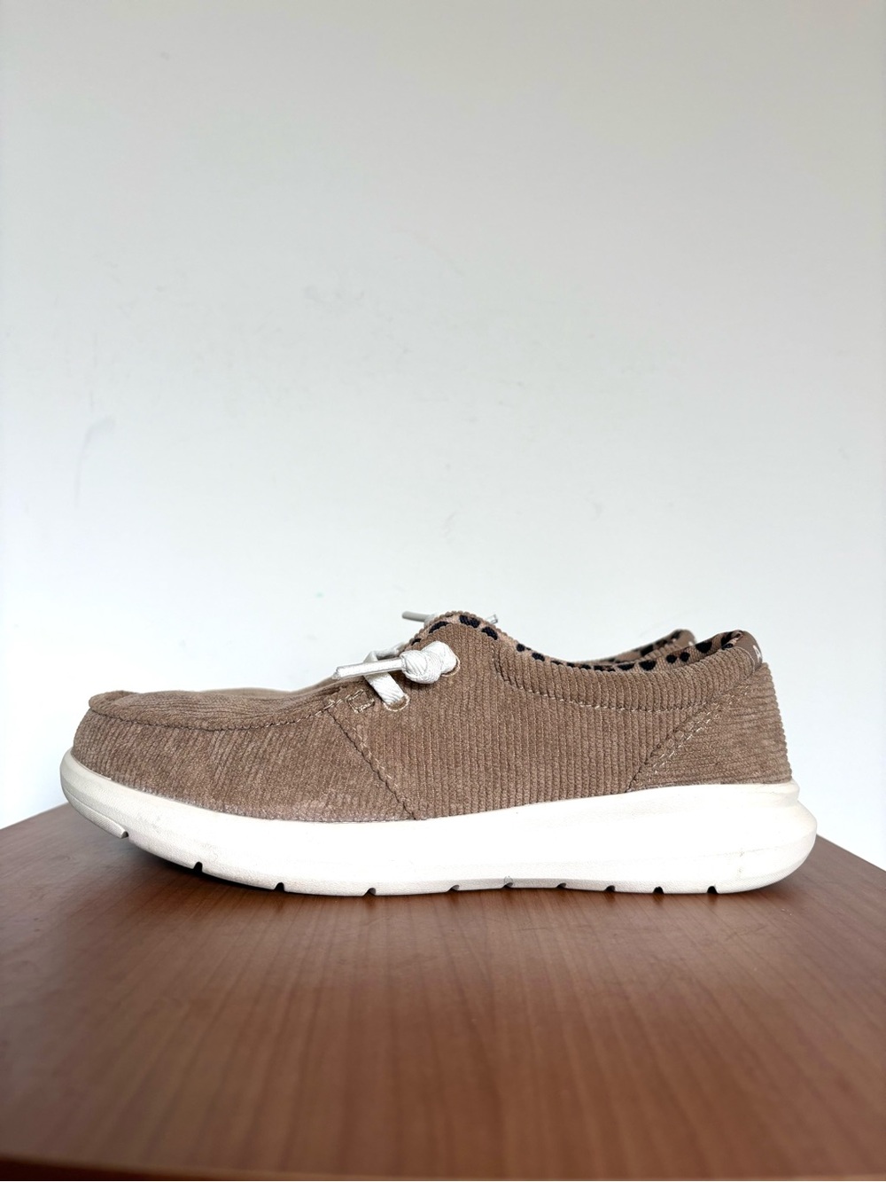 Ariat Women's Hilo Shoes in Tan Corduroy size 6.5 Slip on Comfort Boat Shoe